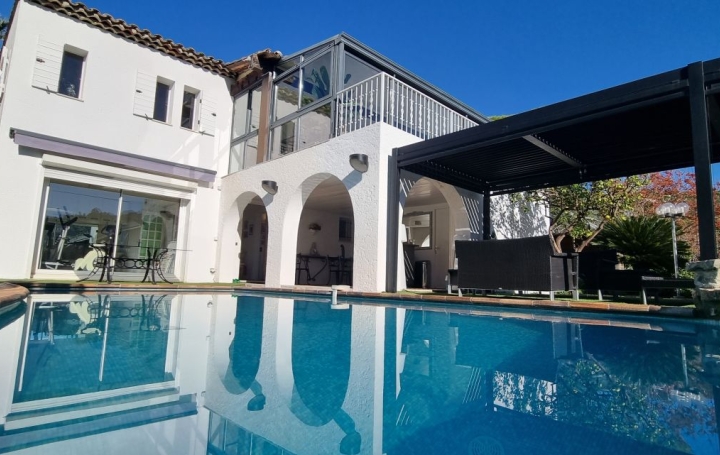 Villa CANNES 230 m2 2 080 000 € Villa CANNES 230 m2 2 080 000 €