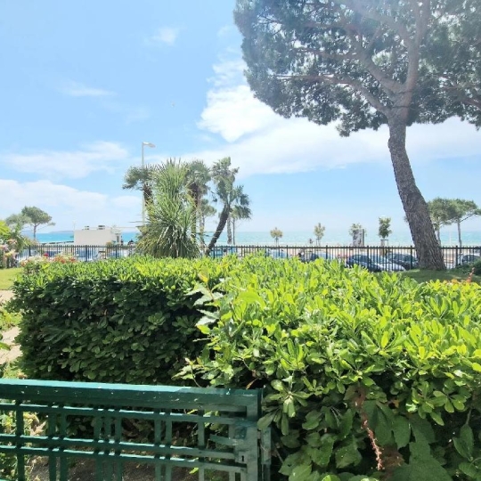  Annonces CANNES : Appartement | CANNES (06150) | 44 m2 | 370 000 &euro; 