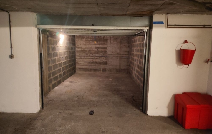 Garage   CANNES   34 000 € 